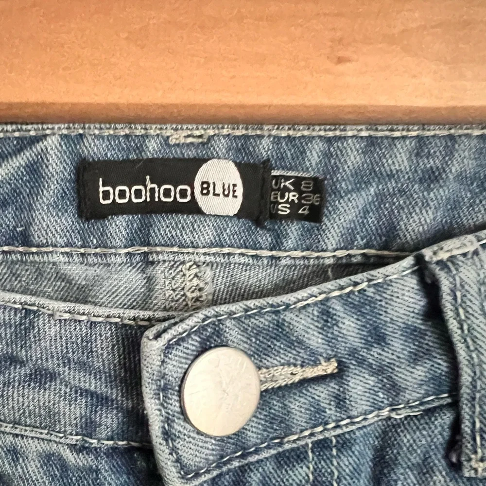 Boohoo size distressed